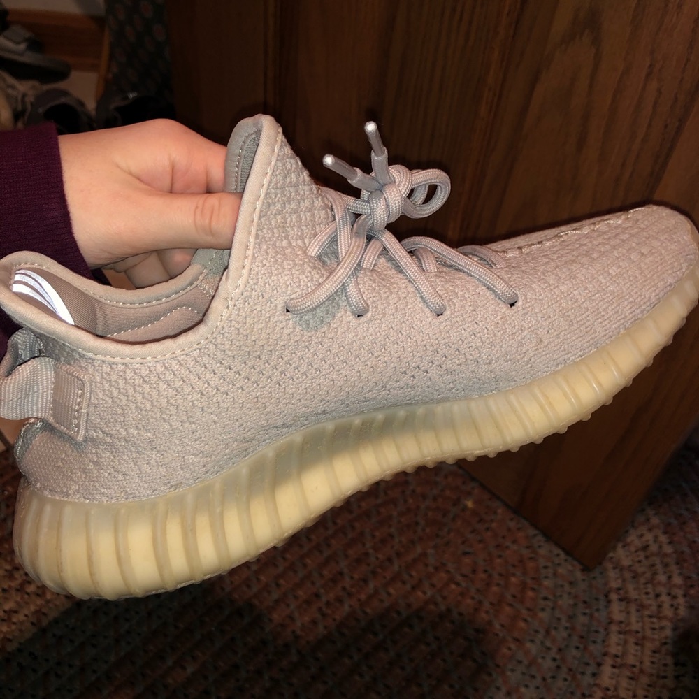 Seasame yeezys